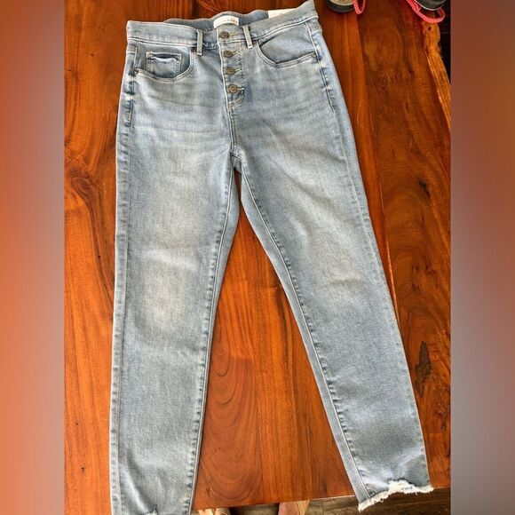 NWT Destructed frayed hem Button Fly High Rise Skinny Jeans Light Wash  sz 29/8 - Picture 5 of 16